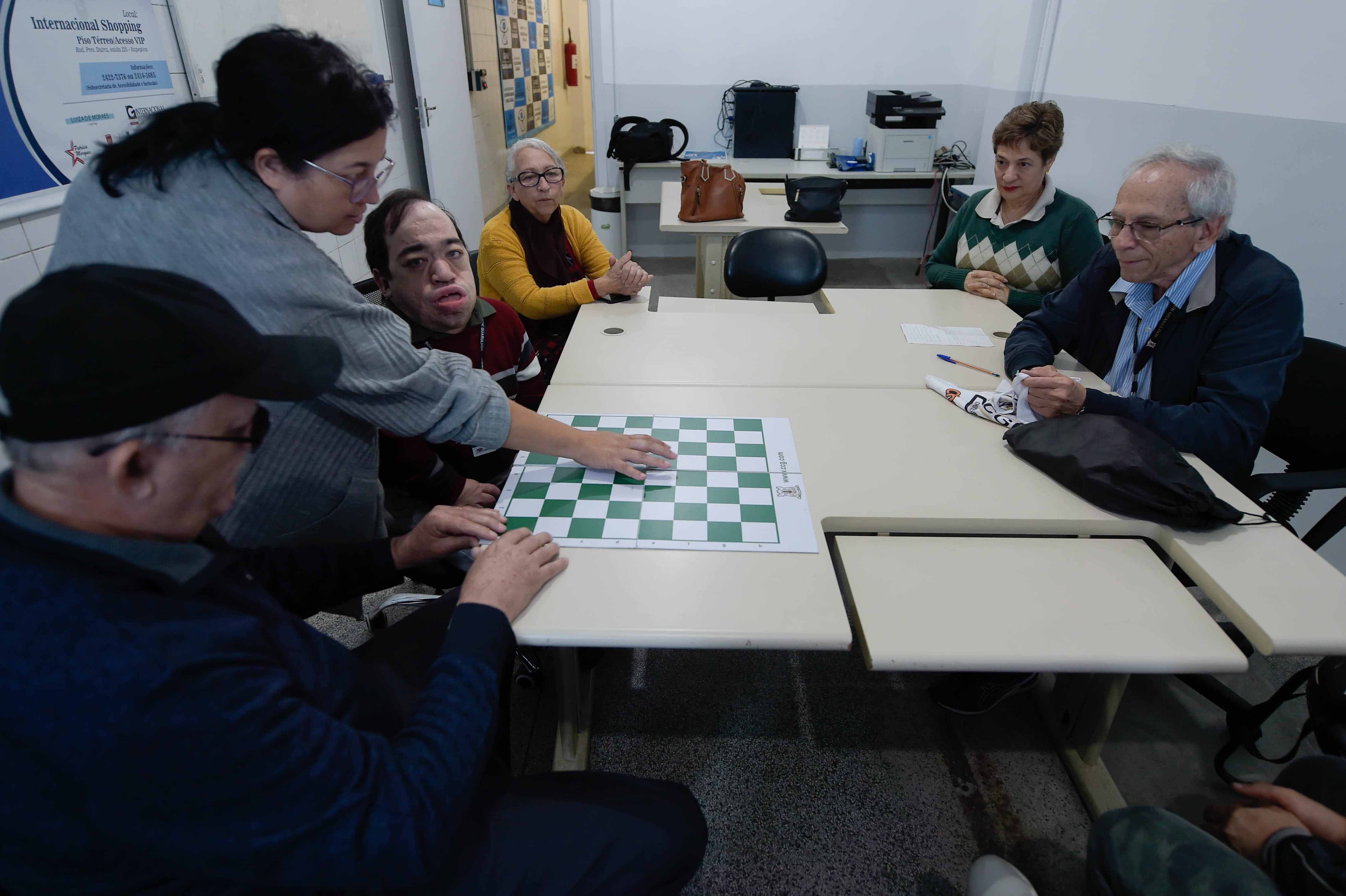 Oficina sobre jogo de xadrez tem inscrições abertas para pessoas com  deficiência
