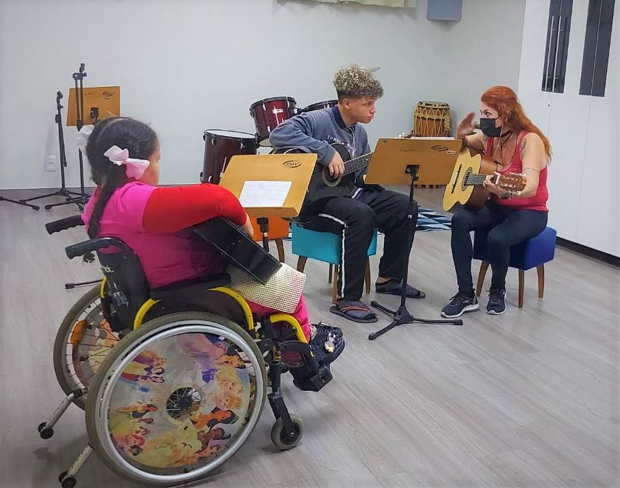 Teatro Escola 360 oferece aulas para pessoas com síndrome de Down