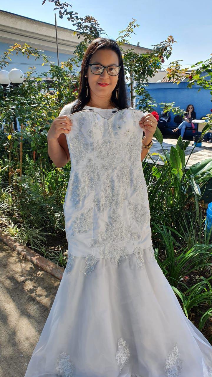 vestido simples para casamento comunitário