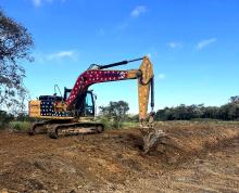 Prefeitura realiza desassoreamento de trecho do rio Guaraçu