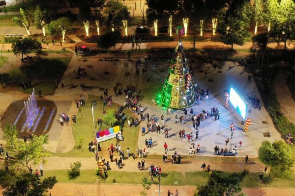 Árvore de Natal de 17 metros é nova atração no Bosque Maia | Prefeitura de  Guarulhos