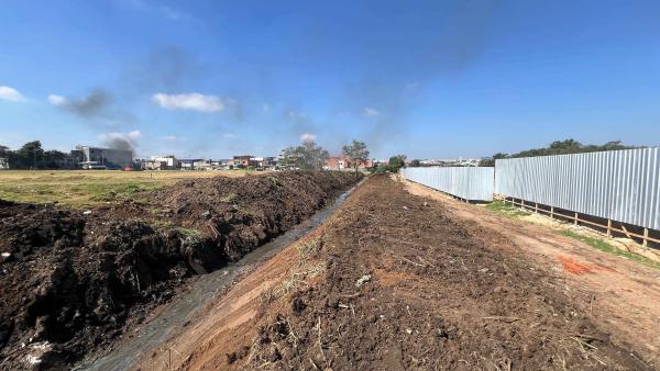 Prefeitura finaliza desassoreamento de afluente do rio Baquirivu-Guaçu, no Bonsucesso