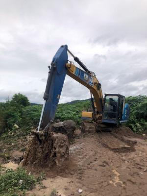 Afluente do rio Baquirivu no Haroldo Veloso recebe serviço de desassoreamento