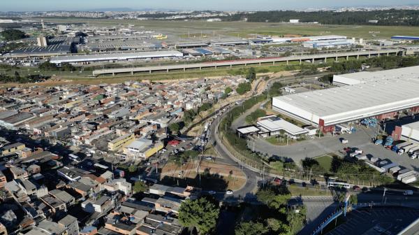 Prefeitura implementa melhorias em rotatória da rua Jamil João Zarif para prevenção de acidentes